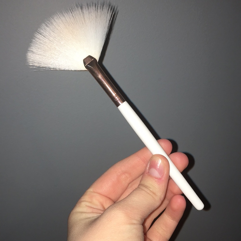 Highlighting fan brush